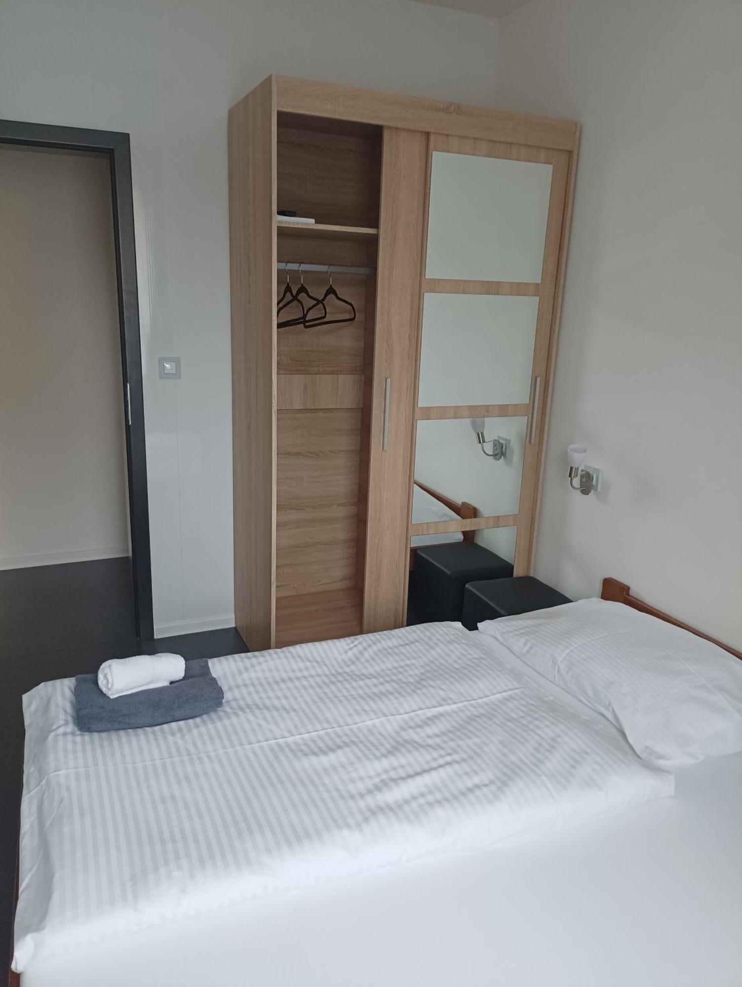 Apartmany U Golfu イフラヴァ エクステリア 写真