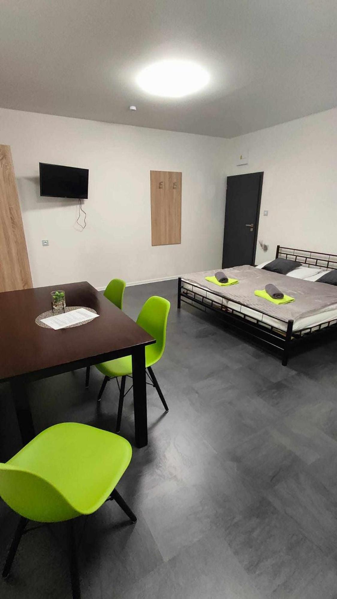 Apartmany U Golfu イフラヴァ エクステリア 写真